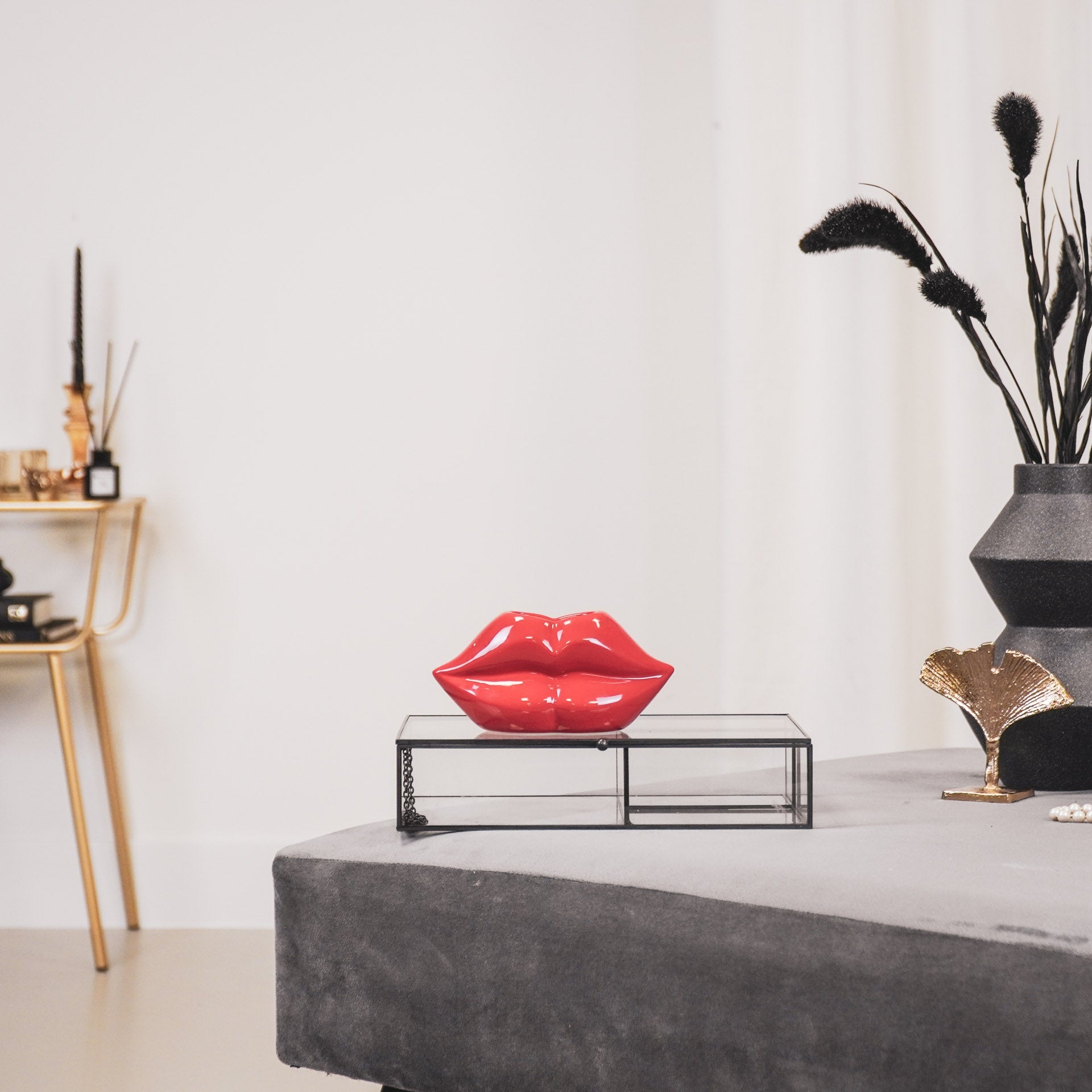 Vase Red Lips