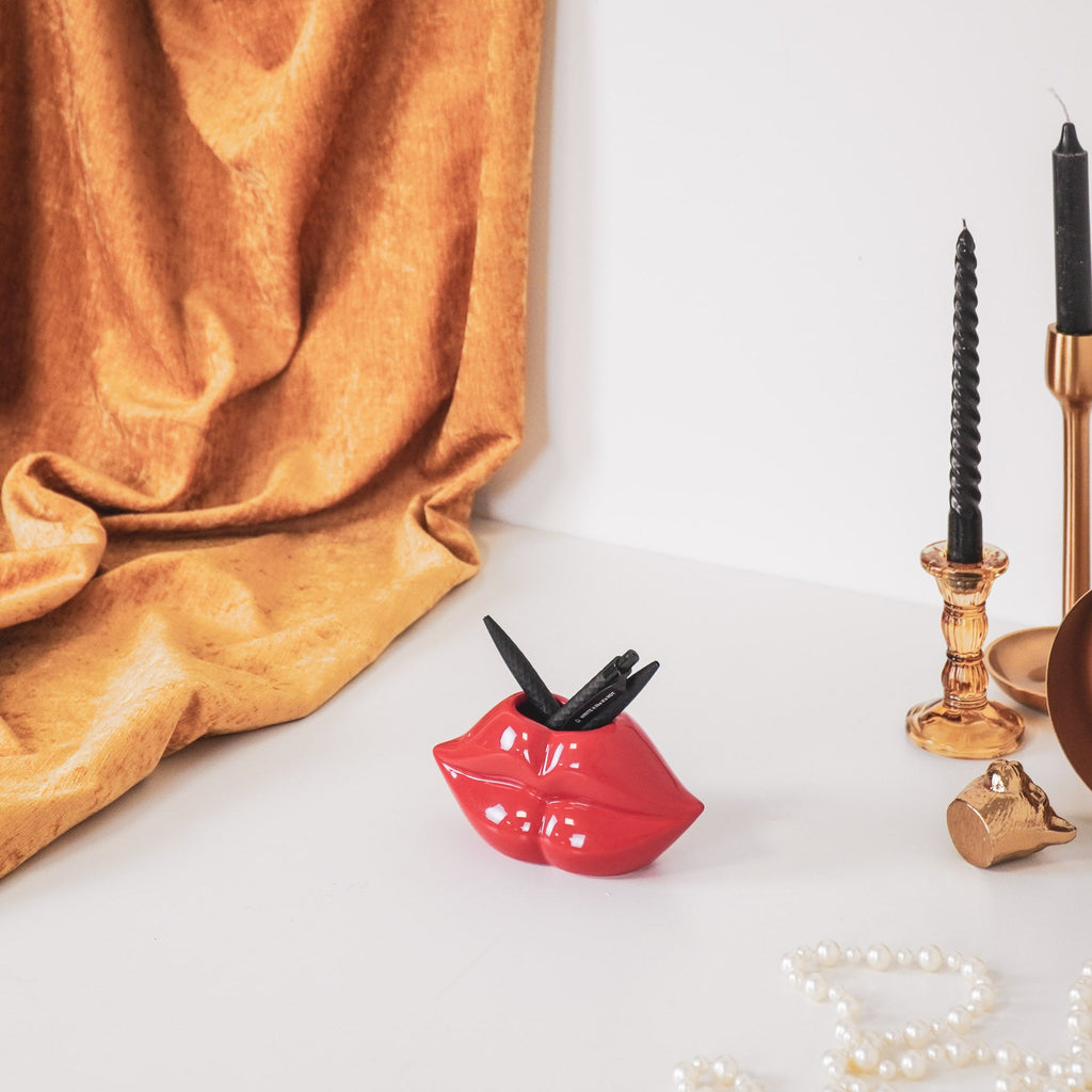 Vase Red Lips