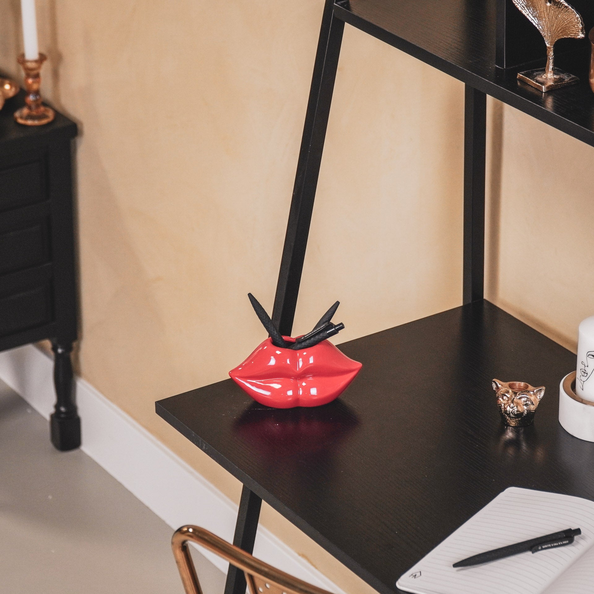 Vase Red Lips