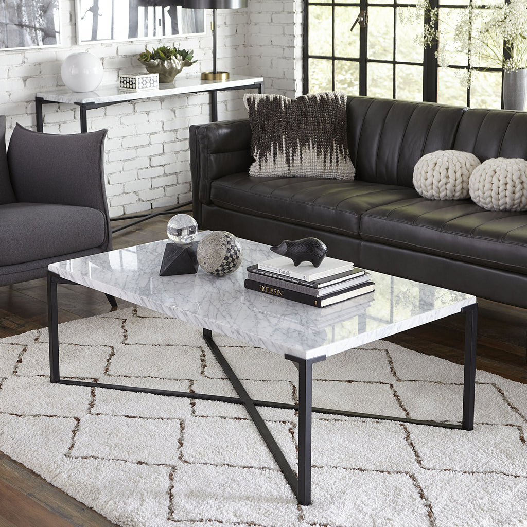 Table basse Saxon en marbre de Carrare avec finition noire mate