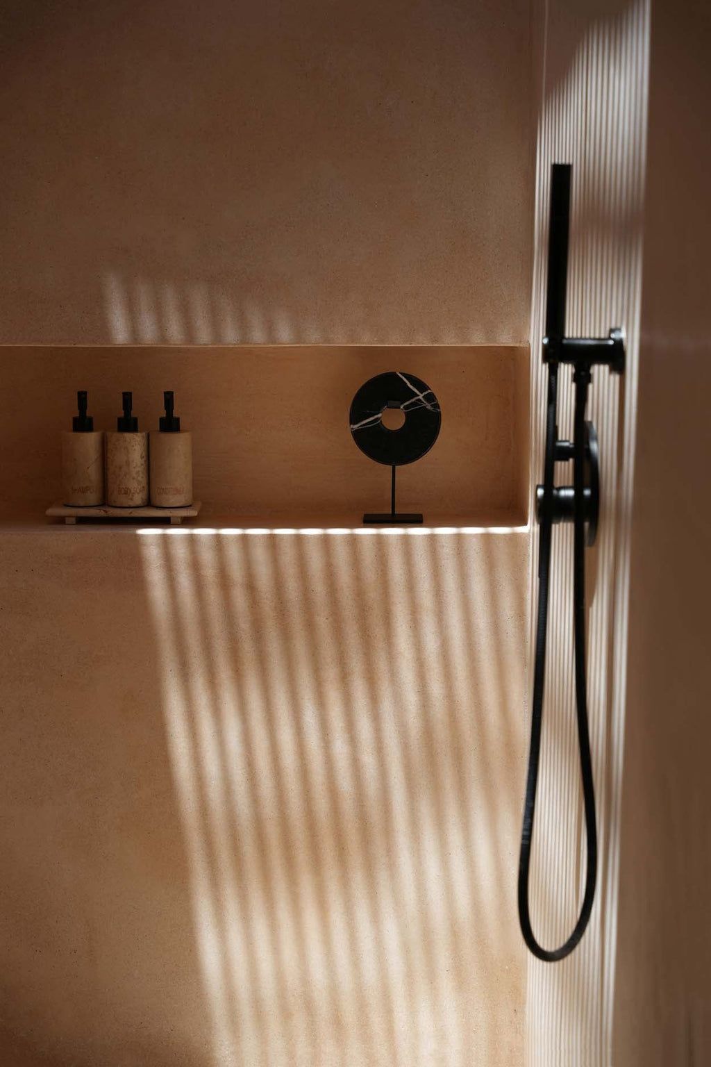 Disque en marbre sur socle - Noir - M