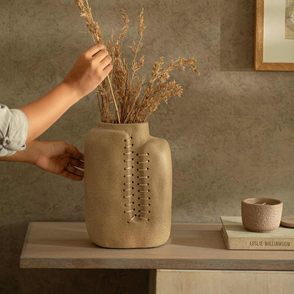 Niraan Vase Ecomix en rotin fait à la main | Décoration d'intérieur moderne bohème et durable | Élément décoratif floral écologique