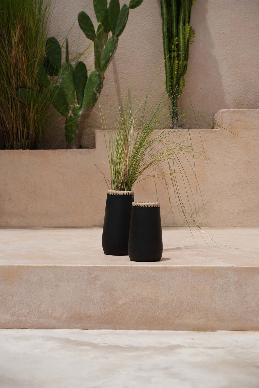 Le vase furtif - Noir naturel - M