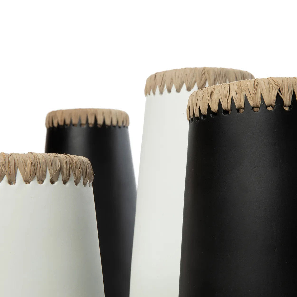 Le vase furtif - Noir naturel - M