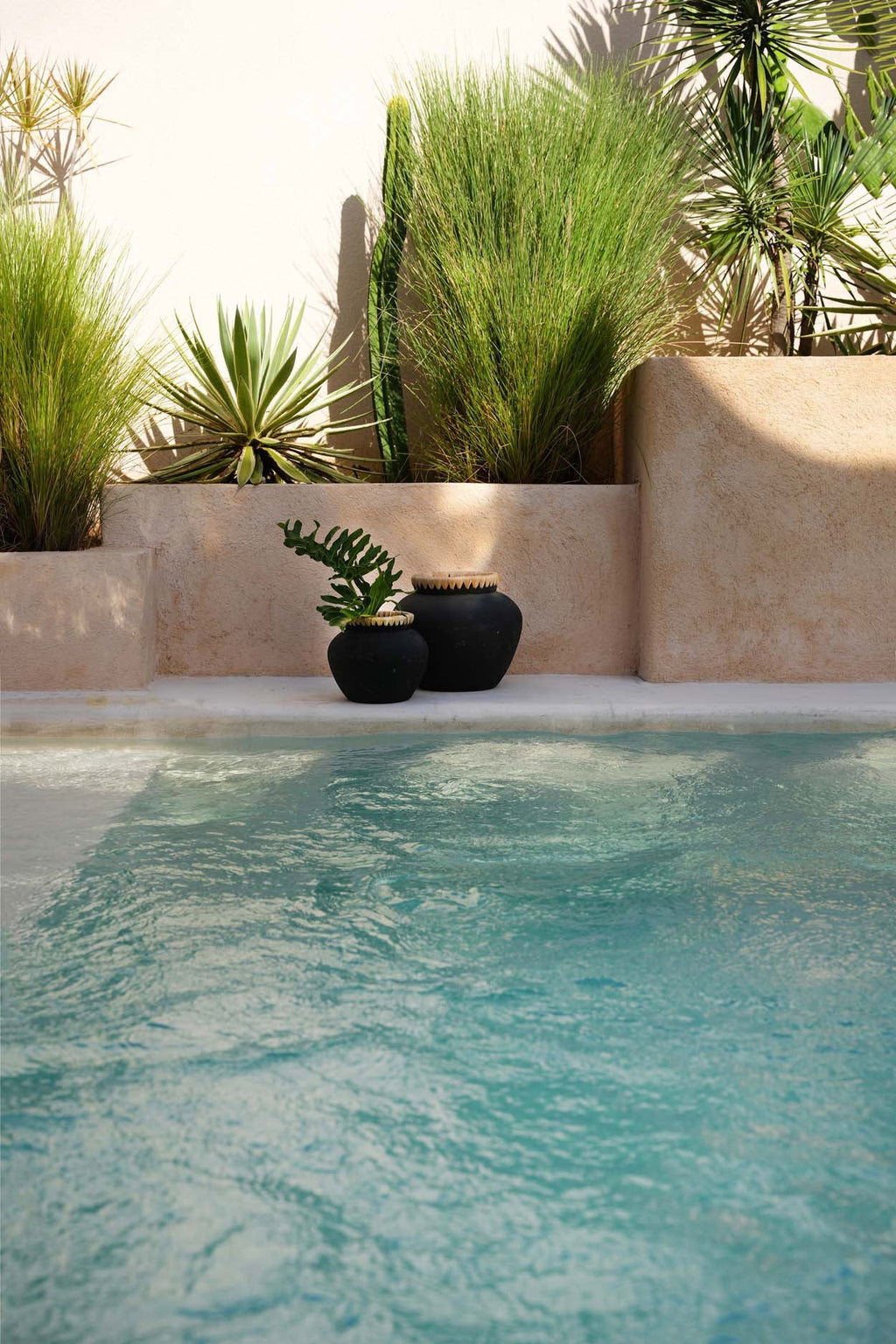 Le vase Styly - Noir naturel - L
