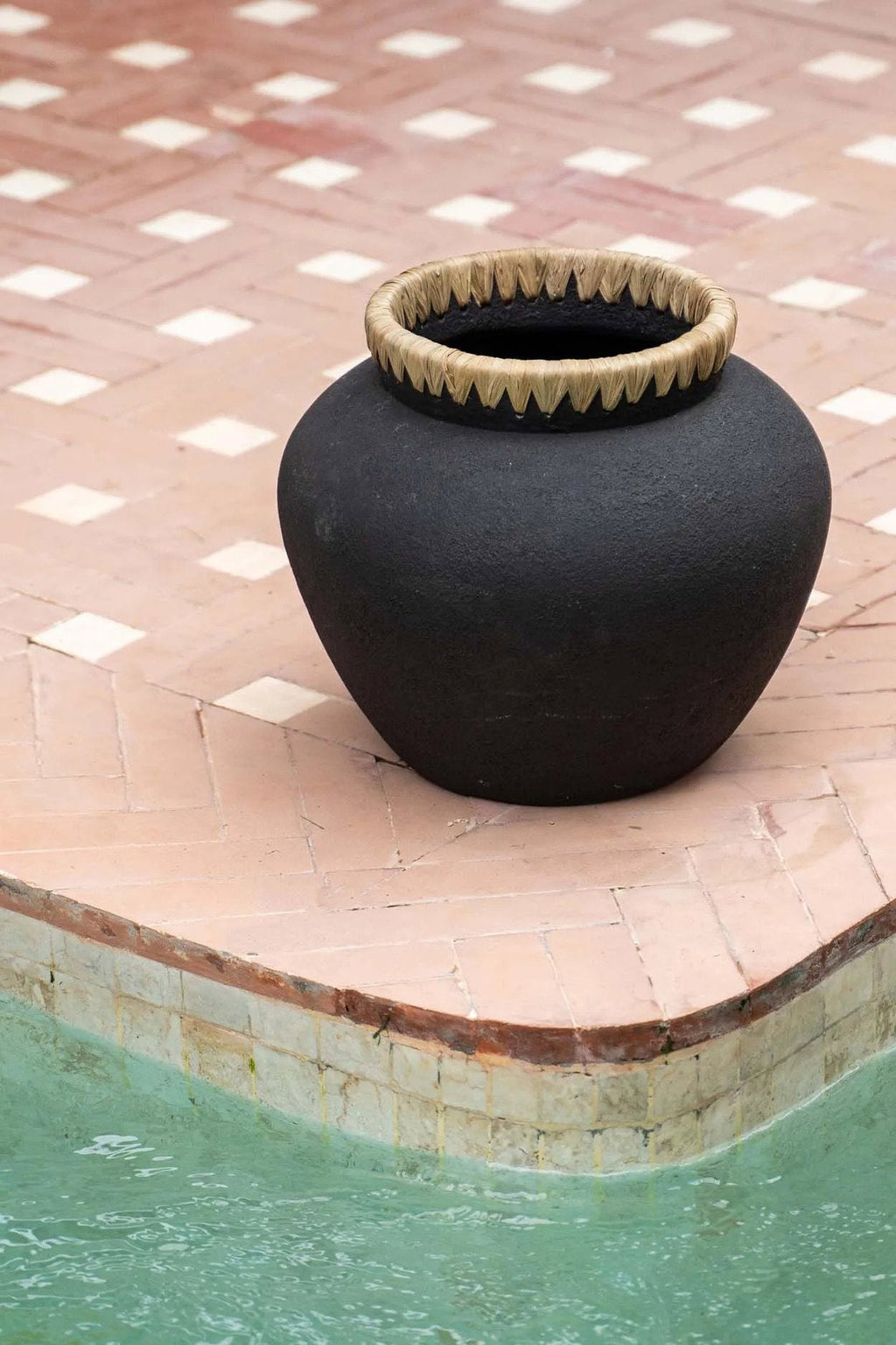 Le vase Styly - Noir naturel - L