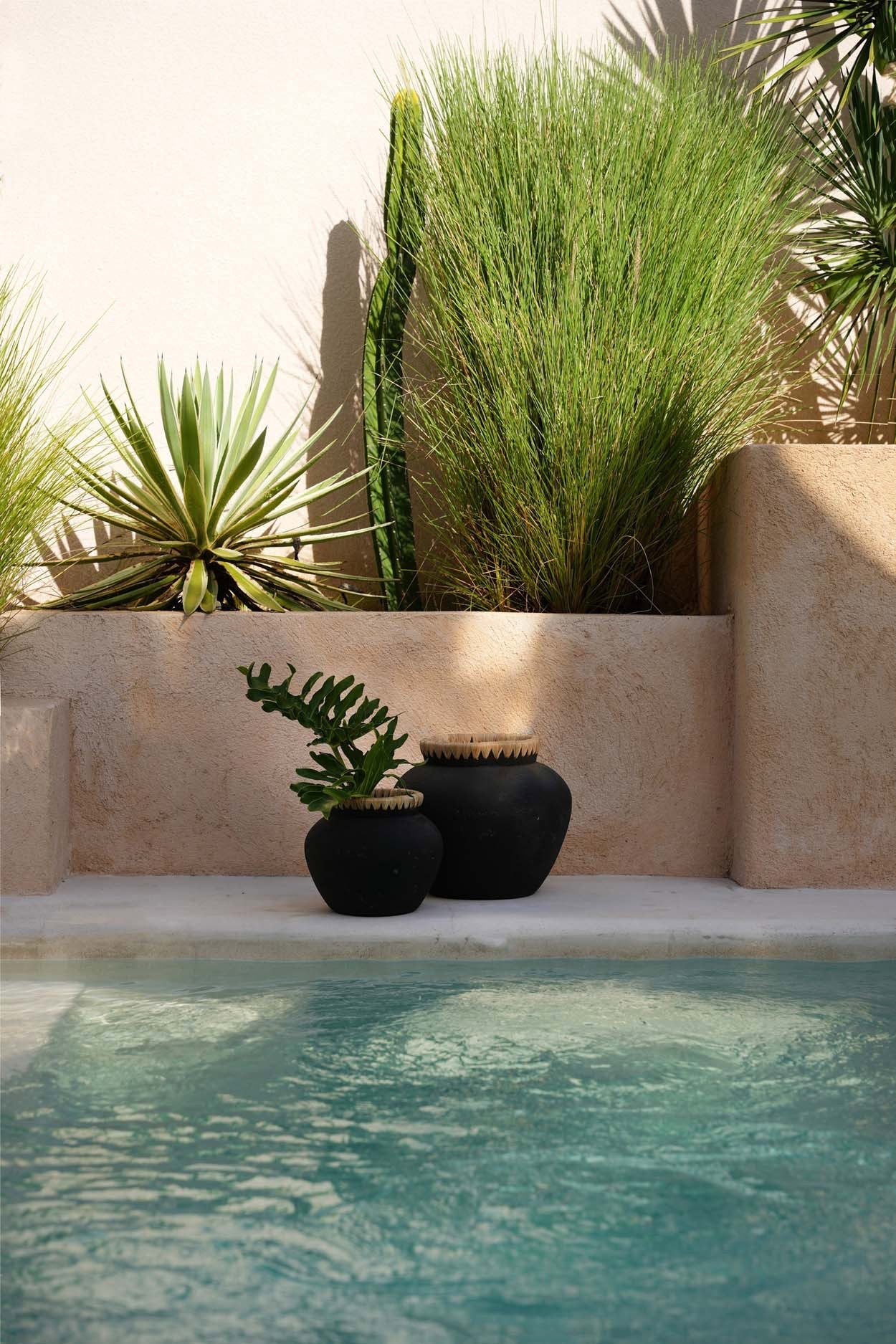 Le vase Styly - Noir naturel - L