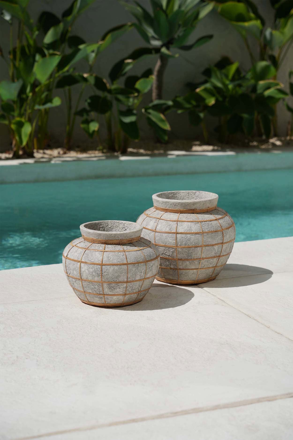 Le vase Belly en Béton naturel L