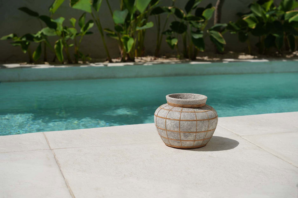 Le vase Belly en Béton naturel M