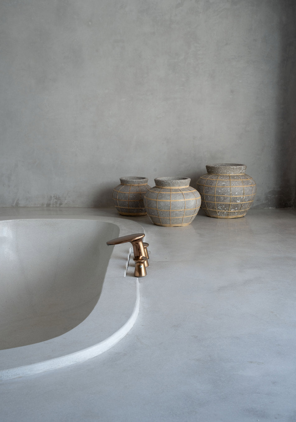 Le vase Belly en Béton naturel M