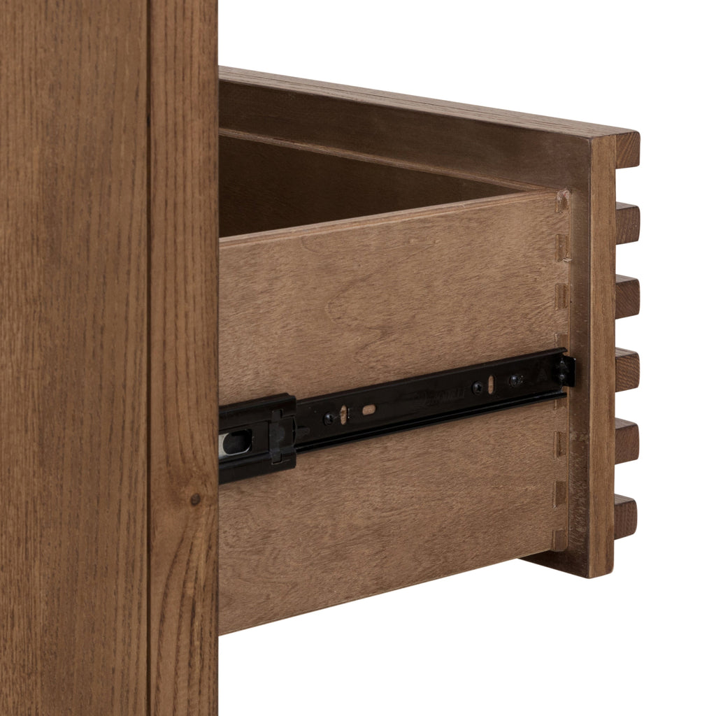 Commode Tanner à cinq tiroirs en frêne, finition Roux
