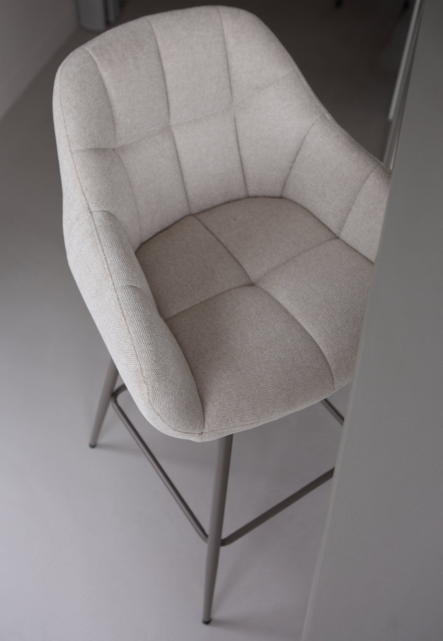 Chaise de bar haute blanc cassé avec accoudoirs (lot de 2)